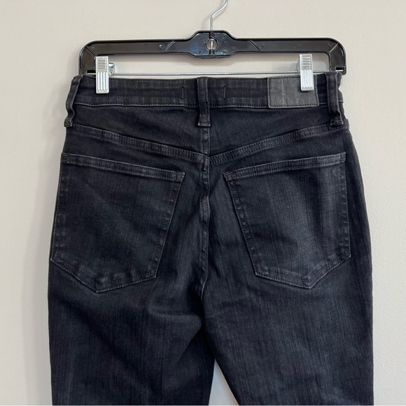 Madewell Curvy Kick Out Crop Jean in Black Rinse Wash, size 27 - Picture 5 of 11